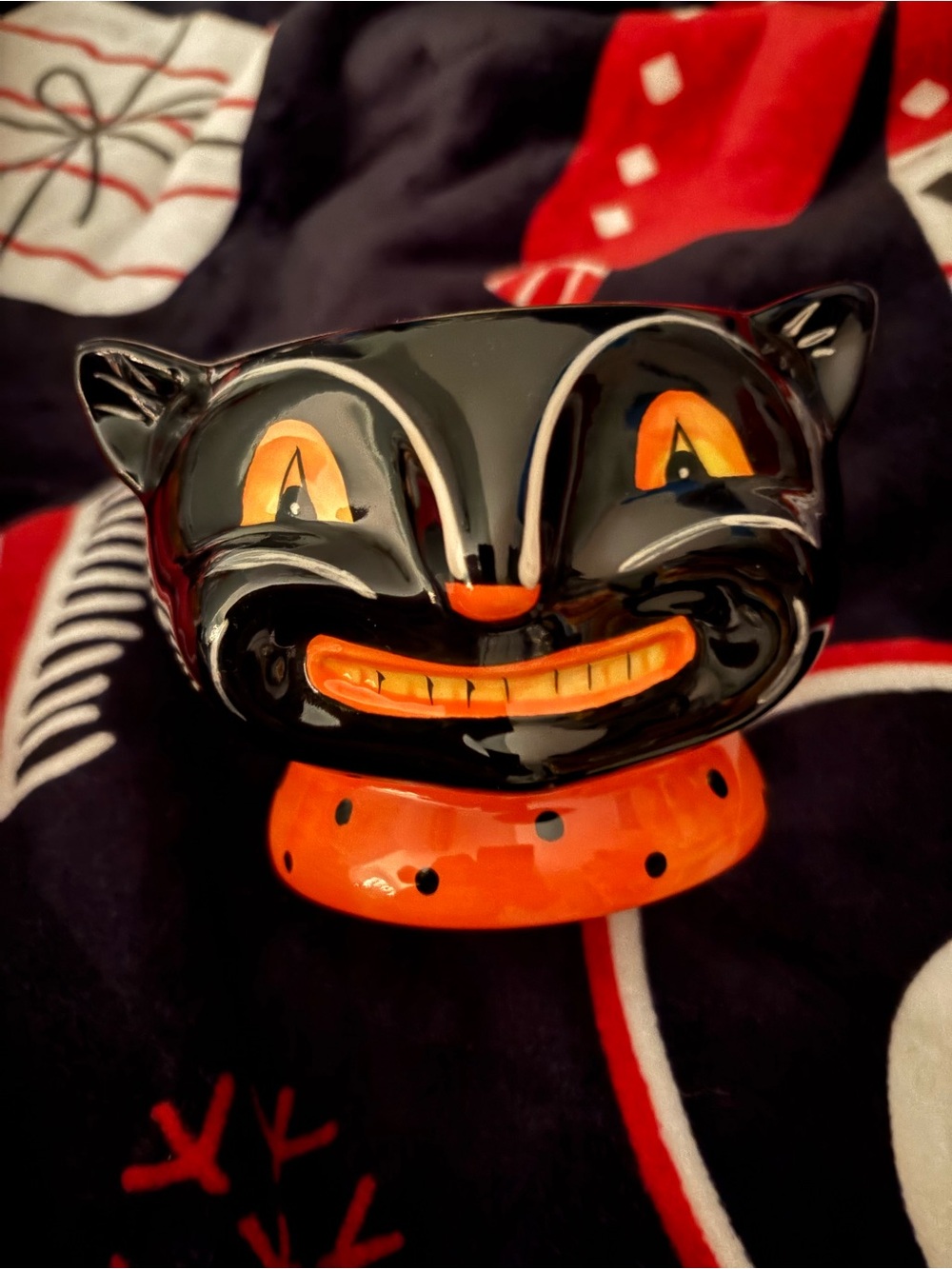Creepy cat dish